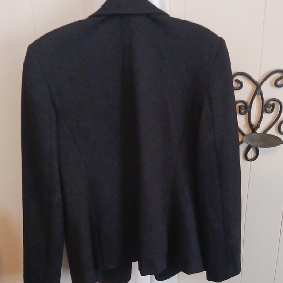 T Tahari Classic Black Blazer - Picture 8 of 8